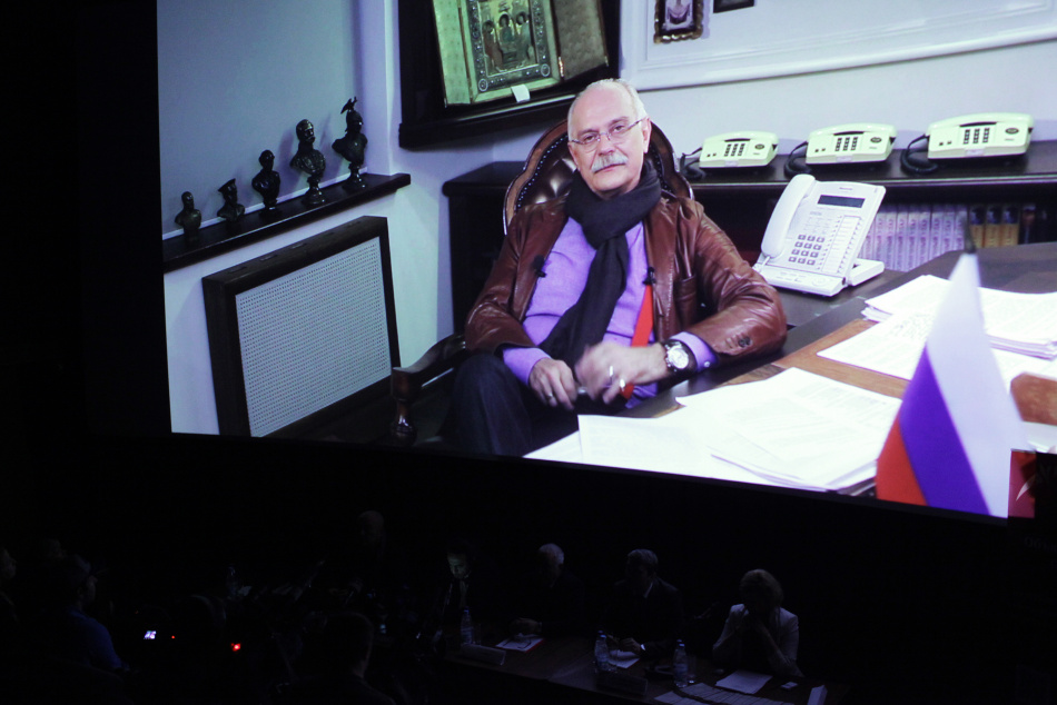 В России вспоминают путь Михалкова от кино к мемам